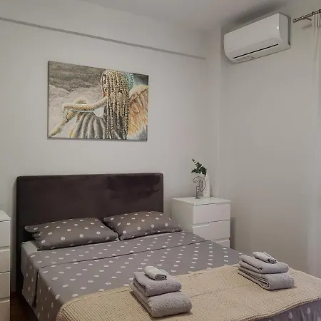 City Center Vibes Seaside Apartment
